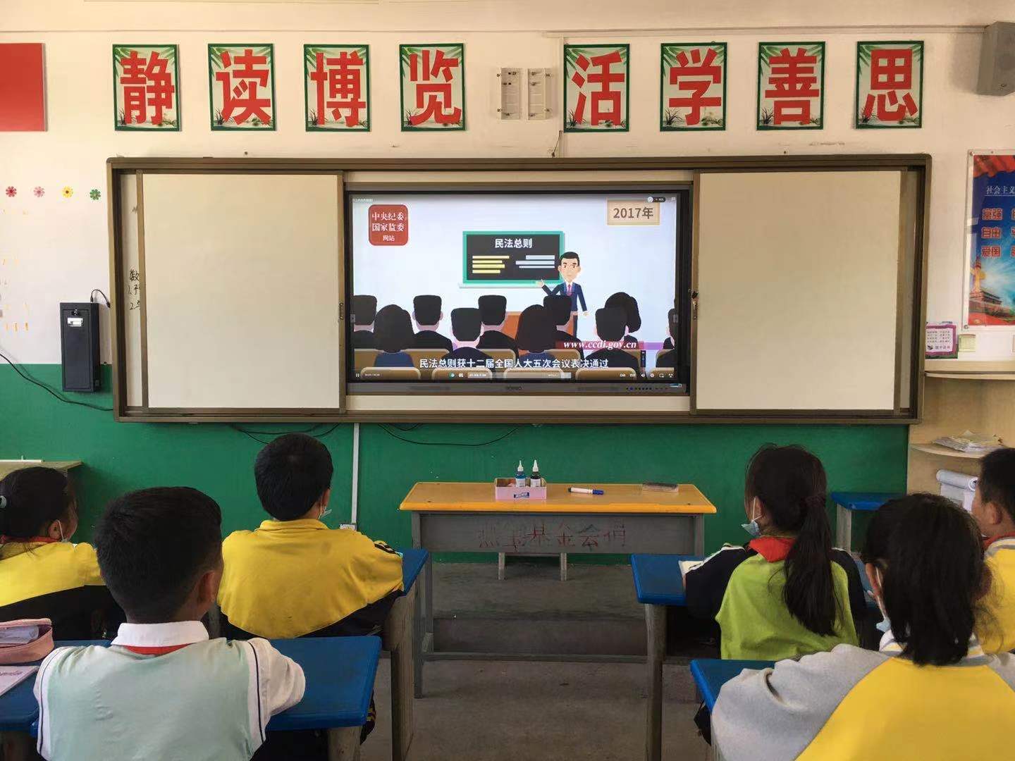 班级一体机教学设备.jpg 班级一体机教学设备.jpg