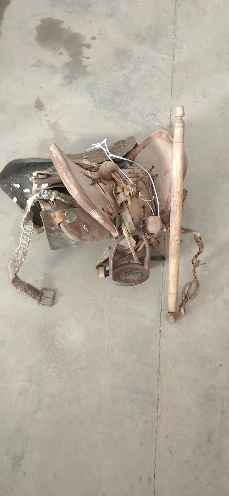 实物名称:马鞍;存放地点:同心县张家塬村文化大院;所属人物:集体所有。.jpg 实物名称:马鞍;存放地点:同心县张家塬村文化大院;所属人物:集体所有。.jpg