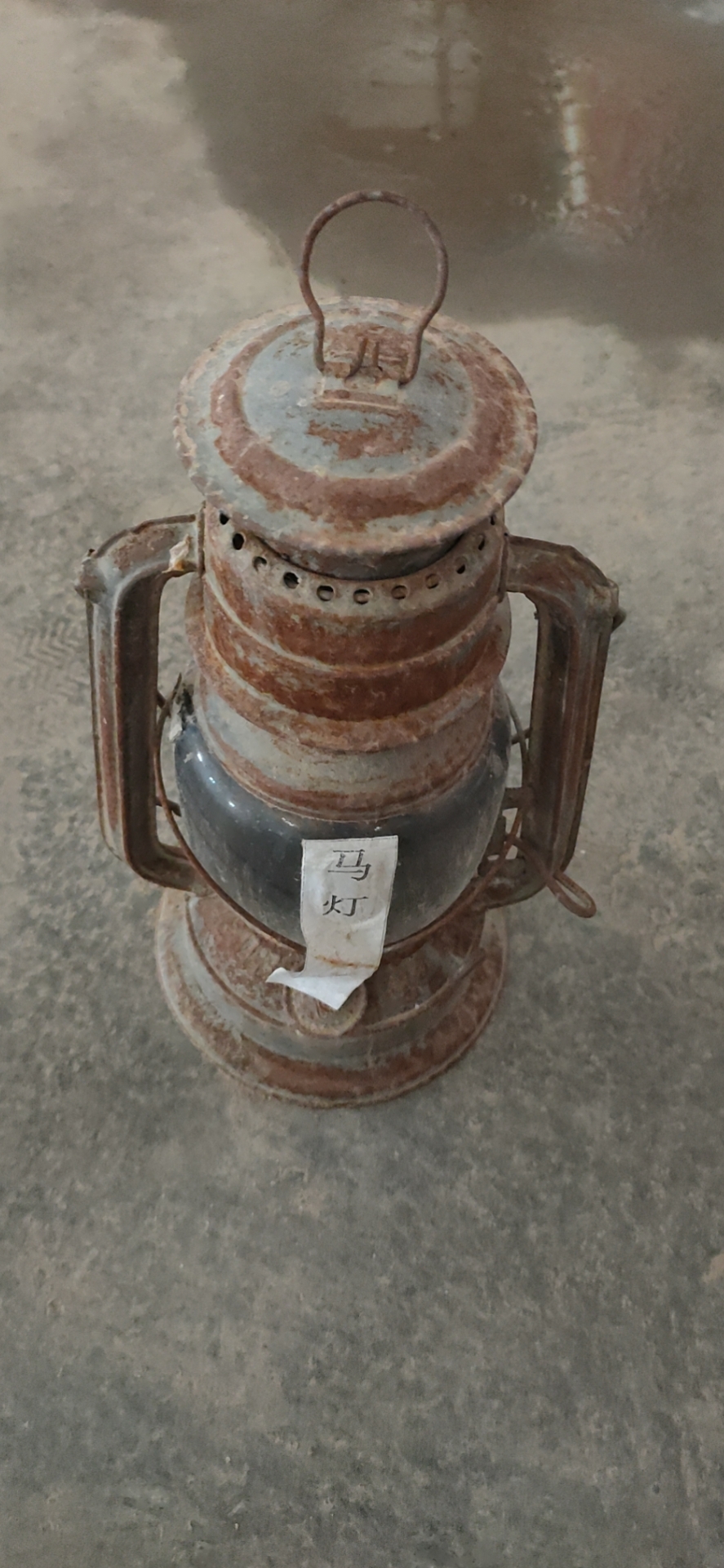 实物名称:马灯;存放地点:同心县张家塬村文化大院;所属人物:集体所有。.jpg 实物名称:马灯;存放地点:同心县张家塬村文化大院;所属人物:集体所有。.jpg