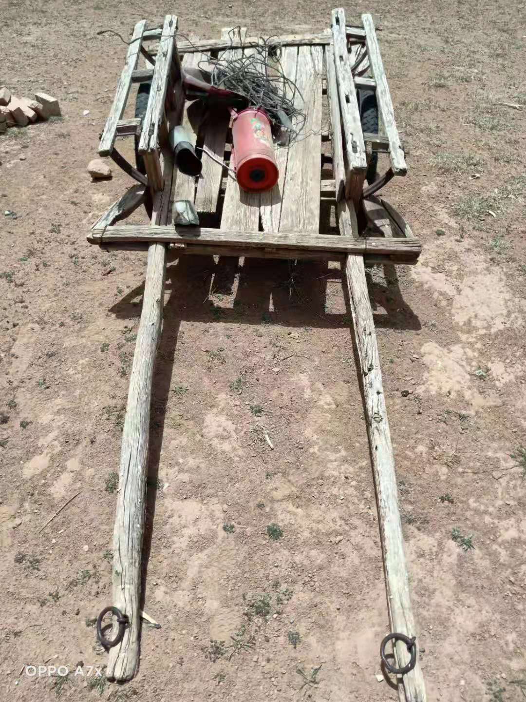 花马池镇红沟梁村已脱贫户孙清艳未脱贫前使用的生产工具(拉水车,现存放于花马池镇红沟梁村).jpg 花马池镇红沟梁村已脱贫户孙清艳未脱贫前使用的生产工具(拉水车,现存放于花马池镇红沟梁村).jpg